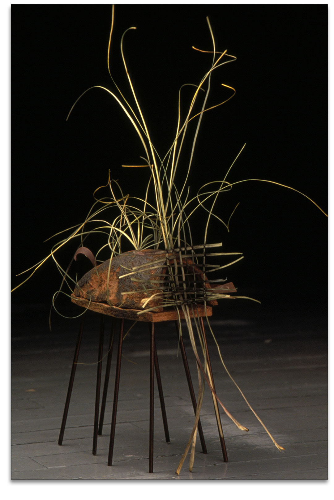 Sculpture de Lucienne Cornet / Terre cuite, acier, fibres / 30 x 25 x 12 cm